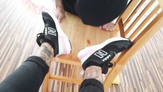 Toes sub worships her inked foot