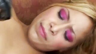 This women doesn't understand fun ... just fucking inside the butt makes her cunt really soak ... have fun