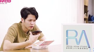 Gave his fiance a huge penis of his friend for rubs - chinese Amateur