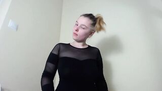 TWERKING AND SUCK BIG VIBRATOR