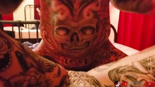 Long tit inked babe Amber Luke wants to be boned bad!