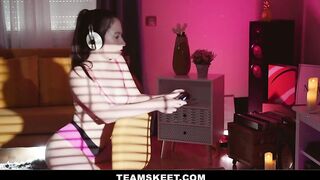 Jesus Reyes Rewards Skinny Kenia Queen For Winning The Game