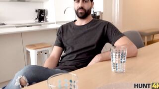 HUNT4K cunt with mouth gets it on with guest inside blue T-shirt while hubby watches