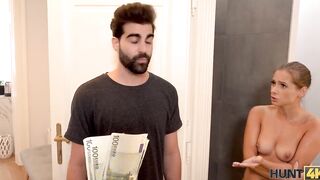 HUNT4K cunt with mouth gets it on with guest inside blue T-shirt while hubby watches