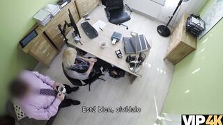 VIP4K Lassie quiere hacer reparaciones pero deberï¿½a follar para pedir un prï¿½stamo