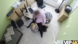 VIP4K Lassie quiere hacer reparaciones pero deberï¿½a follar para pedir un prï¿½stamo