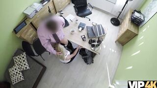 VIP4K Lassie quiere hacer reparaciones pero deberï¿½a follar para pedir un prï¿½stamo
