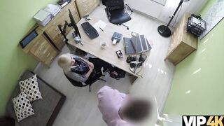 VIP4K Lassie quiere hacer reparaciones pero deberï¿½a follar para pedir un prï¿½stamo