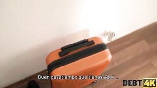 DEBT4k El sexo con el toro ayuda al deudor checo a mantener las cosas caras