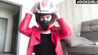 DoeGirls - Carolina Abril Irresistible Spanish women Oiled Up And Masturbates With Her Vibrator Inside The Toilet