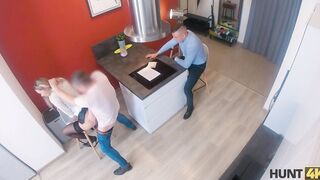HUNT4K Hunter loue un appartement avec une condition intime pour fille