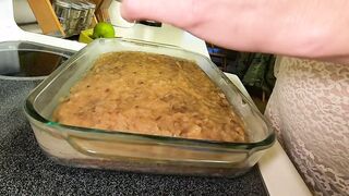 Lonpussy Baking a Cake.