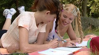 She had to see her school friend got banged! inside the booty