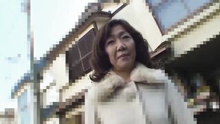 Japanese mom put the Sex Toy inside her Snatch an nailed rough