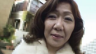 Japanese mom put the Sex Toy inside her Snatch an nailed rough