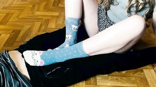 Shy chick makes a toes bondage inside a sock