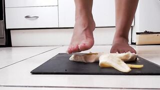 Banana's toes smashing