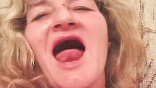 She loves that sex toy into side her snatch