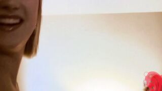 Bombshell Beauty Siri Pornstar Gets Her Creamy Twat Banged By Dayna Vendetta!