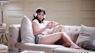 VIXEN Insatiable bombshell Reina seduces her sister's hubby