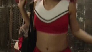 Cheerleader hat mileid und laesst sich von drei pennern ficken