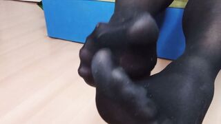 Toejob into african tights and soles play