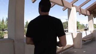 Victoria White prende un cazzo nella sua minuscola figa