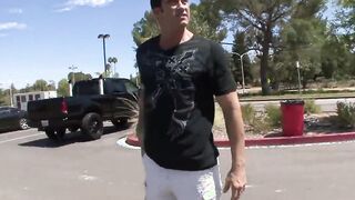 Victoria White prende un cazzo nella sua minuscola figa