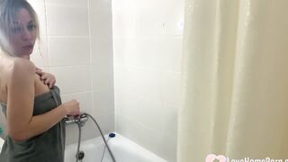 Sucking Off cock from the bathtub to the bedroom