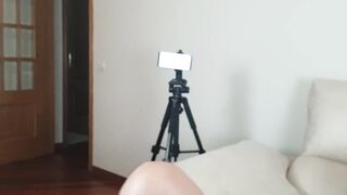 She Acept the challenge, 10min of internal vibrations without cumming !!