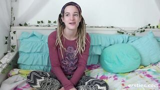 maren fondling her unshaved bush to extreme climax