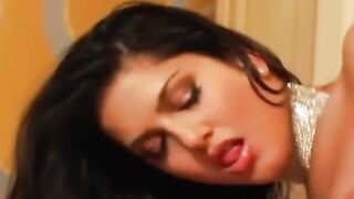 Bae Sunny Leone