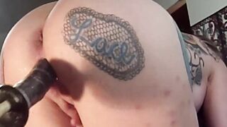 Lisa Lace gets nailed by a fucking machine, till she ejaculates and almost break