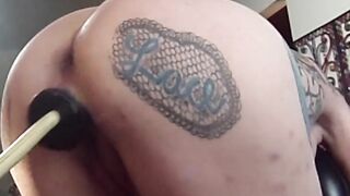 Lisa Lace gets nailed by a fucking machine, till she ejaculates and almost break