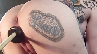 Lisa Lace gets nailed by a fucking machine, till she ejaculates and almost break