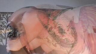 Lisa Lace gets nailed by a fucking machine, till she ejaculates and almost break
