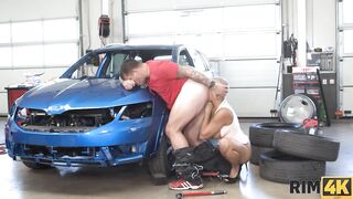 RIM4K Milf budding mechanic with anal pleasure at workplace