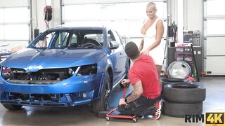 RIM4K Milf budding mechanic with anal pleasure at workplace