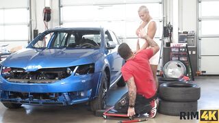 RIM4K Milf budding mechanic with anal pleasure at workplace