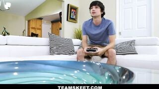 Super Sexy Neighbors Teenagers Tristan Summers Gets Cum On Her Braces