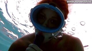Hungarian pornstar Minnie Manga strokes her clitoris and ejaculates into the pool