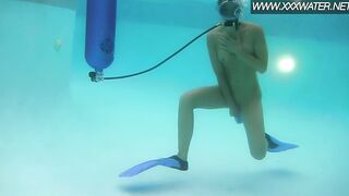 Hungarian pornstar Minnie Manga strokes her clitoris and ejaculates into the pool