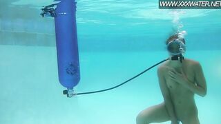Hungarian pornstar Minnie Manga strokes her clitoris and ejaculates into the pool