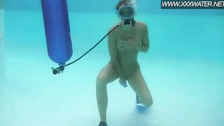Hungarian pornstar Minnie Manga strokes her clitoris and ejaculates into the pool