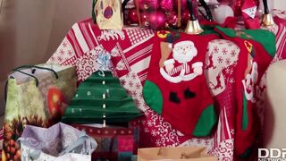 Pretty Goddess Christmas Solo   Explosive Orgasm with Candeelicious