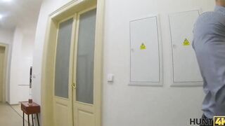 HUNT4K. Hunter loue un appartement avec une condition intime pour fille