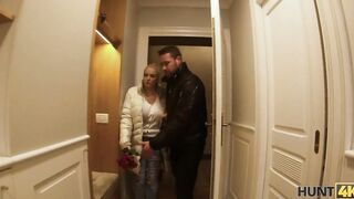 Le sexe fou avec un chasseur se produit au lieu d'un rendez-vous romantique Thot two