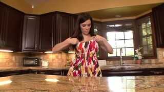 Elexis Monroe and Taylor Vixen plowed their mom pussies