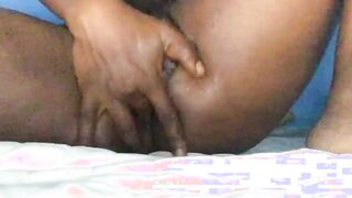 I love to play with my snatch till I cum when am left alone into the house