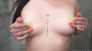 bimbos with a long butt takes a Goddess shower